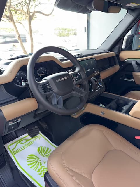 Land Rover Defender 2026